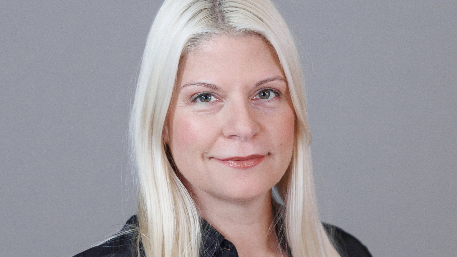 Carina-De-Blois Headshot